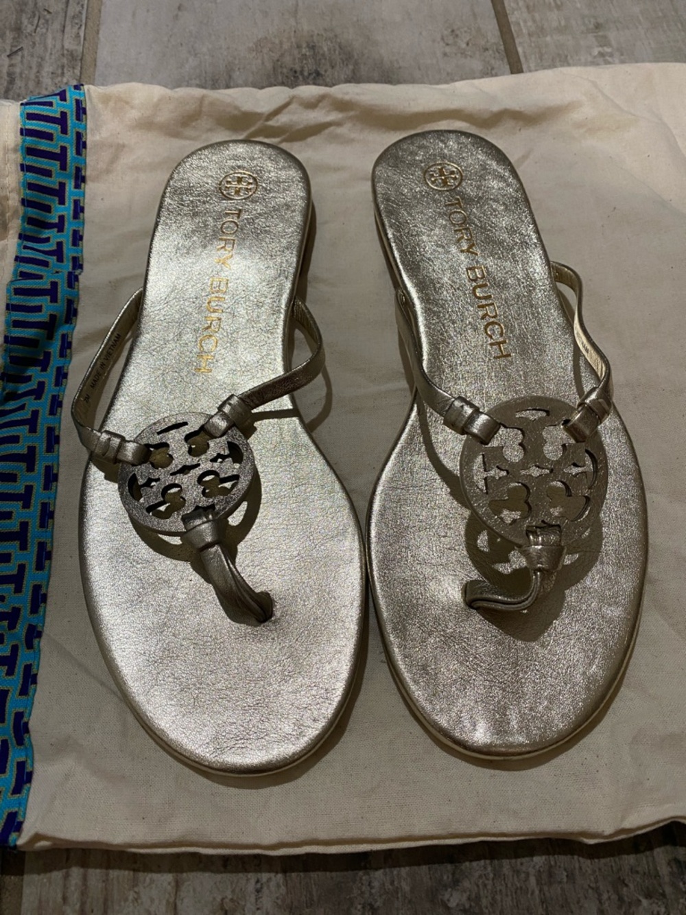 Tory Burch Gold Logo Thong Sandals - Size 7 M